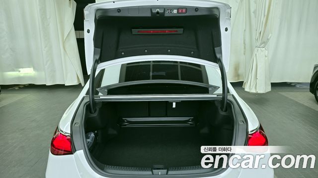 Mercedes-Benz E-Class E300 4MATIC Exclusive
