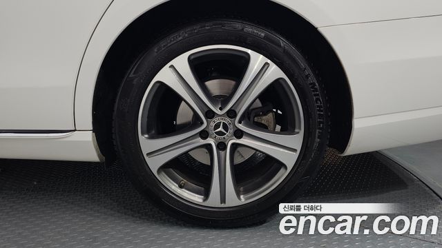 Mercedes-Benz E-Class E300 Avantgarde