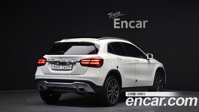 Mercedes-Benz GLA-Class GLA250 4MATIC