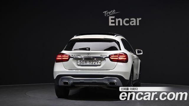 Mercedes-Benz GLA-Class GLA250 4MATIC