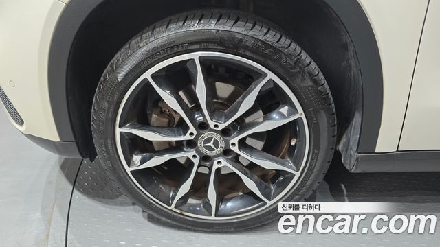 Mercedes-Benz GLA-Class GLA250 4MATIC