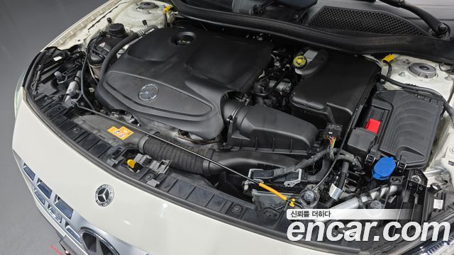 Mercedes-Benz GLA-Class GLA250 4MATIC