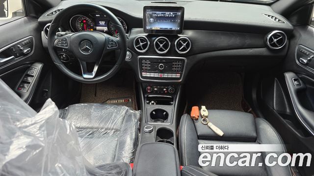 Mercedes-Benz GLA-Class GLA250 4MATIC