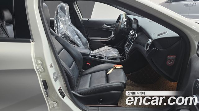 Mercedes-Benz GLA-Class GLA250 4MATIC