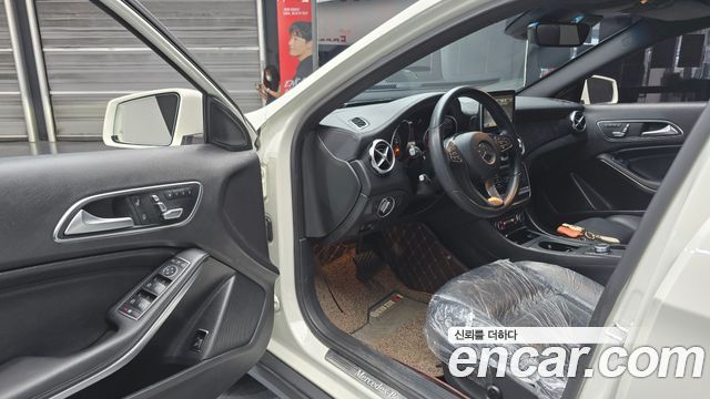 Mercedes-Benz GLA-Class GLA250 4MATIC