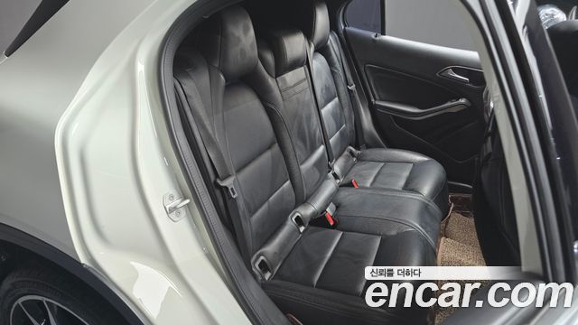 Mercedes-Benz GLA-Class GLA250 4MATIC