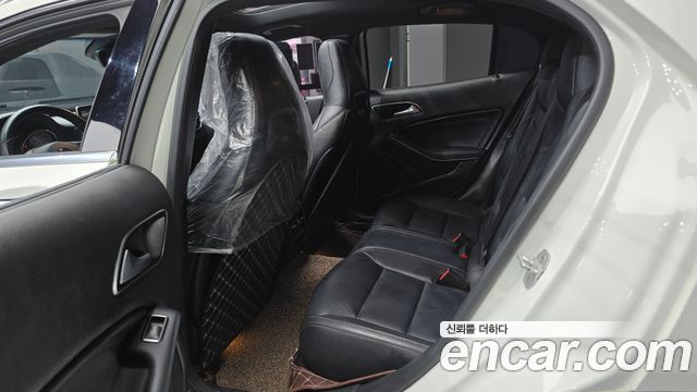 Mercedes-Benz GLA-Class GLA250 4MATIC
