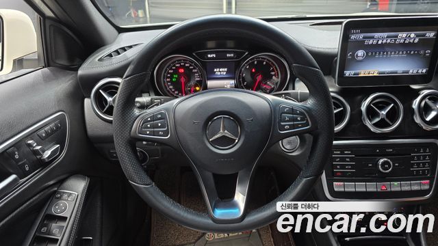 Mercedes-Benz GLA-Class GLA250 4MATIC