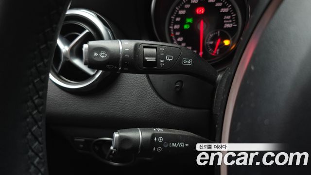 Mercedes-Benz GLA-Class GLA250 4MATIC
