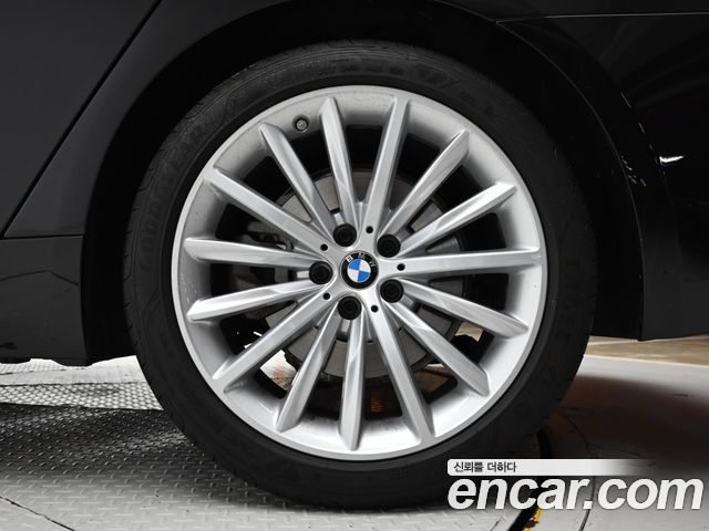 BMW 5-Series 530i Luxury