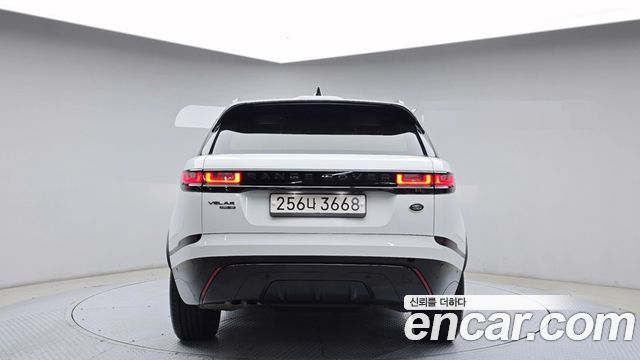 Land Rover Reinjirobeo Berra 2.0 D240 R-Dynamic SE