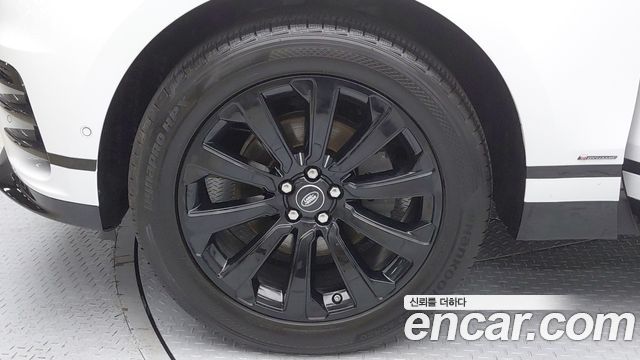 Land Rover Reinjirobeo Berra 2.0 D240 R-Dynamic SE