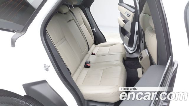 Land Rover Reinjirobeo Berra 2.0 D240 R-Dynamic SE