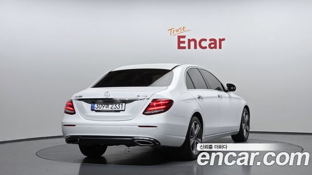 Mercedes-Benz E-Class E300 4MATIC Avnatgarde