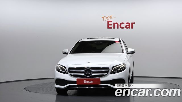 Mercedes-Benz E-Class E300 4MATIC Avnatgarde