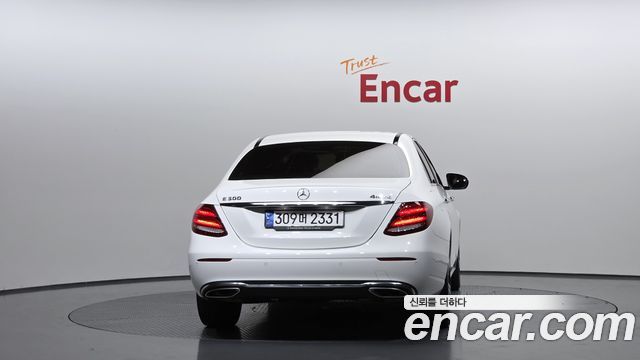 Mercedes-Benz E-Class E300 4MATIC Avnatgarde