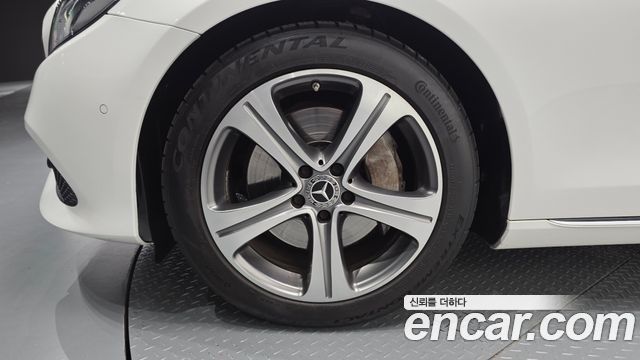 Mercedes-Benz E-Class E300 4MATIC Avnatgarde