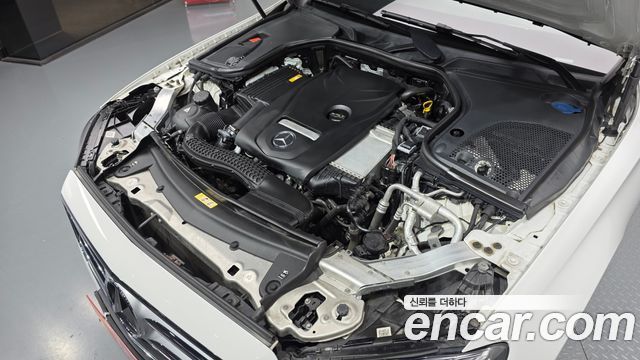 Mercedes-Benz E-Class E300 4MATIC Avnatgarde