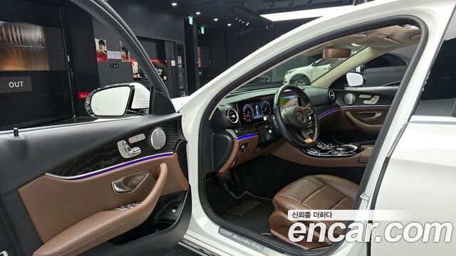 Mercedes-Benz E-Class E300 4MATIC Avnatgarde