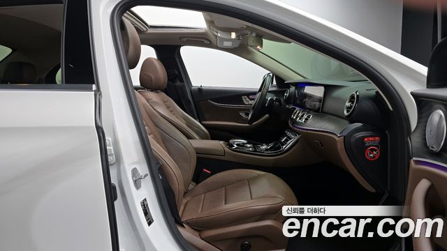 Mercedes-Benz E-Class E300 4MATIC Avnatgarde