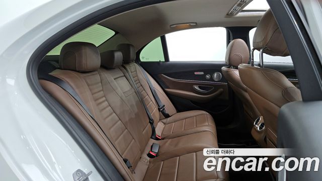 Mercedes-Benz E-Class E300 4MATIC Avnatgarde