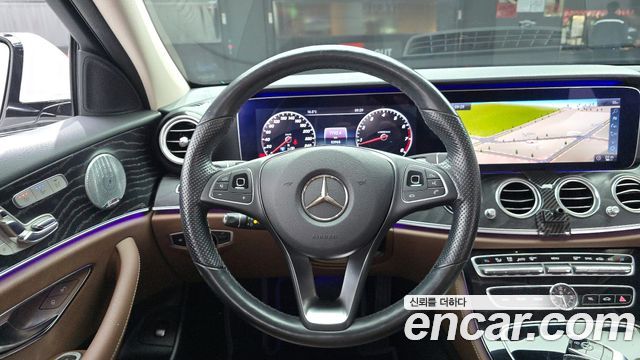 Mercedes-Benz E-Class E300 4MATIC Avnatgarde