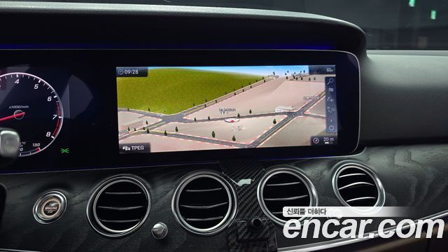 Mercedes-Benz E-Class E300 4MATIC Avnatgarde