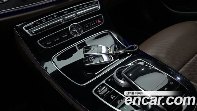 Mercedes-Benz E-Class E300 4MATIC Avnatgarde