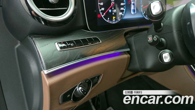 Mercedes-Benz E-Class E300 4MATIC Avnatgarde