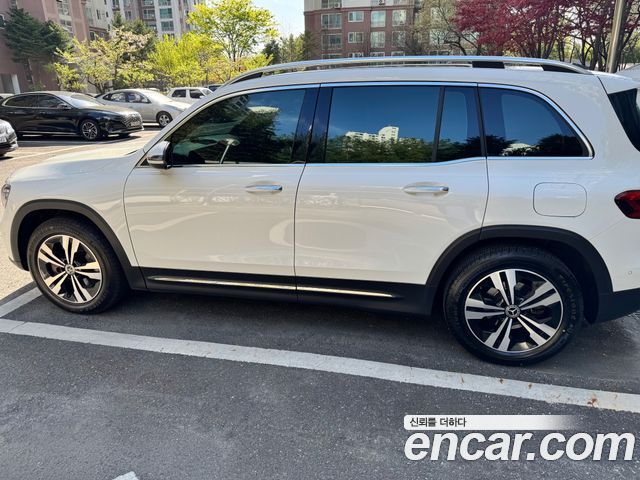 Mercedes-Benz GLB-Class GLB220