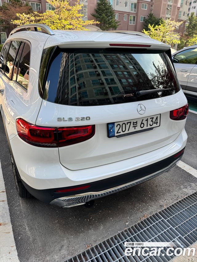 Mercedes-Benz GLB-Class GLB220