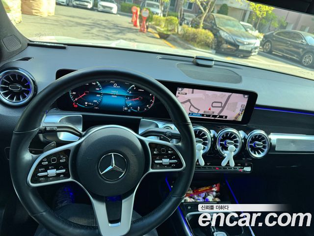 Mercedes-Benz GLB-Class GLB220