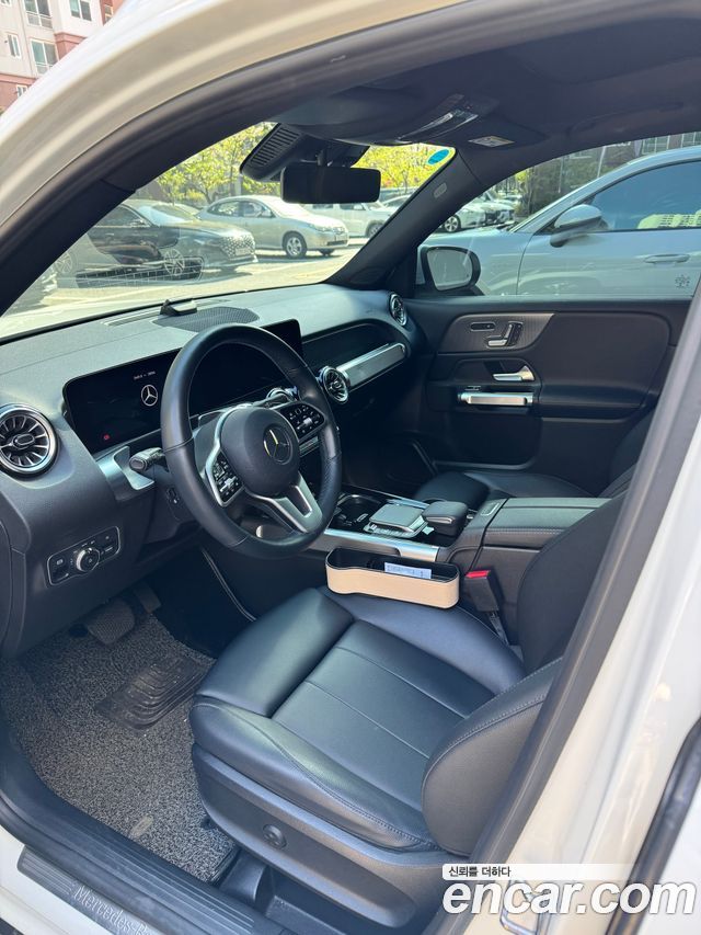 Mercedes-Benz GLB-Class GLB220