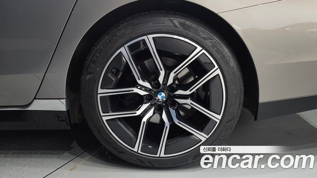 BMW 7-Series 740i xDrive M Sport