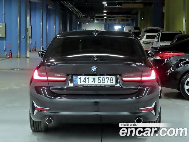 BMW 3-Series 320i Luxury