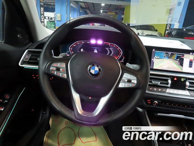 BMW 3-Series 320i Luxury
