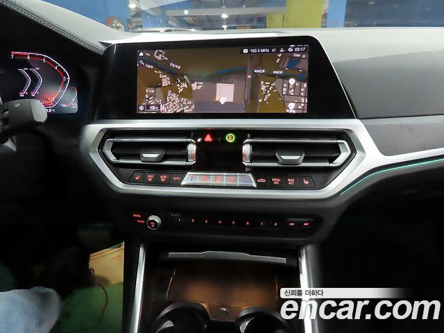 BMW 3-Series 320i Luxury