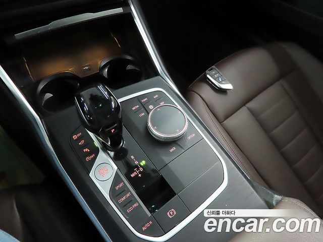BMW 3-Series 320i Luxury