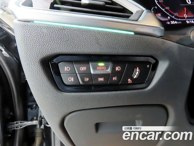 BMW 3-Series 320i Luxury