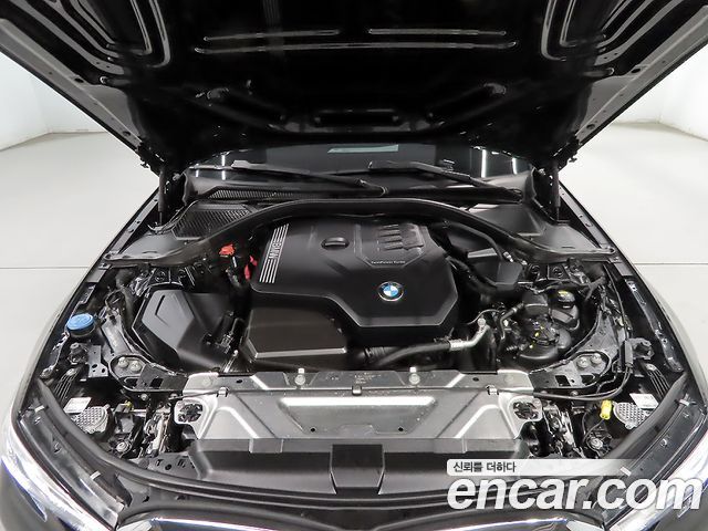 BMW 3-Series 320i Luxury