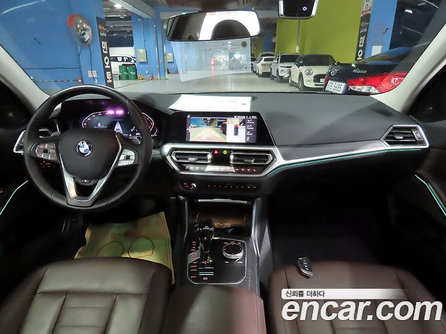 BMW 3-Series 320i Luxury