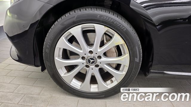 Mercedes-Benz E-Class E300 4MATIC Exclusive