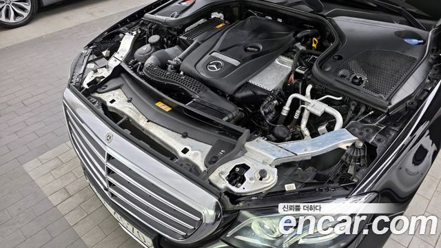 Mercedes-Benz E-Class E300 4MATIC Exclusive
