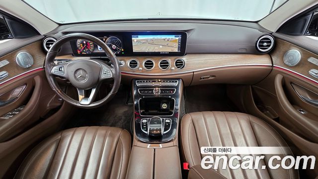 Mercedes-Benz E-Class E300 4MATIC Exclusive