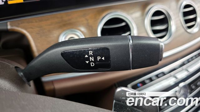 Mercedes-Benz E-Class E300 4MATIC Exclusive
