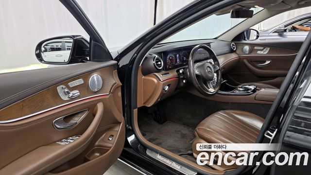 Mercedes-Benz E-Class E300 4MATIC Exclusive