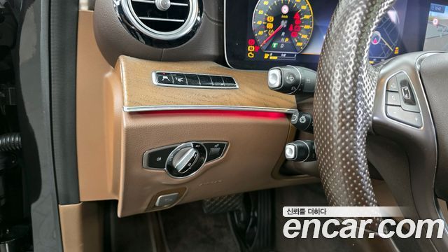Mercedes-Benz E-Class E300 4MATIC Exclusive