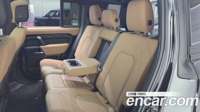 Land Rover Defender 110 P300 X-Dynamic SE