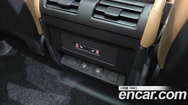 Land Rover Defender 110 P300 X-Dynamic SE