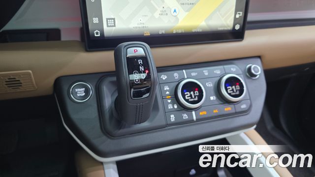 Land Rover Defender 110 P300 X-Dynamic SE